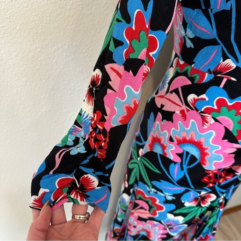 Maeve Vibrant Rouched Floral Backless Dress - Picture 6 of 15